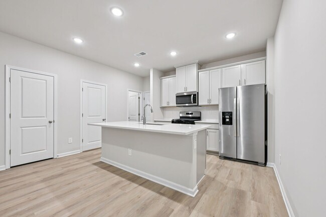 Building Photo - 3512 Rosebush Dr