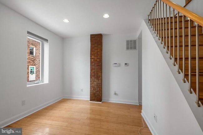 Foto del edificio - 2539 Webb St