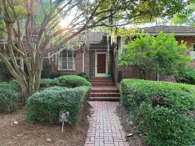 Building Photo - 1441 Country Club Dr