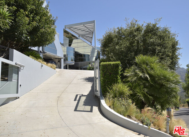 Building Photo - 21757 Castlewood Dr