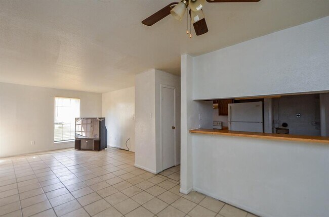 Building Photo - 9090 S Braeswood Blvd