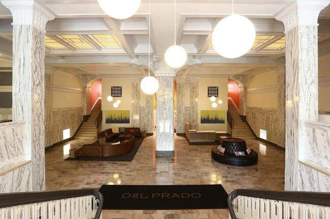 Foto del edificio - 5309 S Hyde Park Blvd