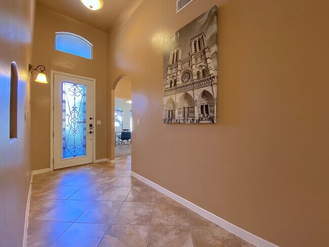 Building Photo - Northeast El Paso 3bed Refrig A/C