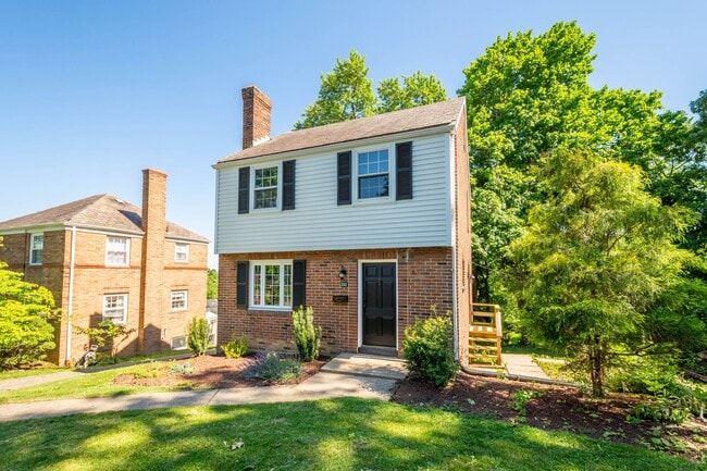 AVAILABLE JULY 1ST!! Don't miss this STUNNING 3 bedroom! - AVAILABLE JULY 1ST!! Don't miss this STUNNING 3 bedroom! House