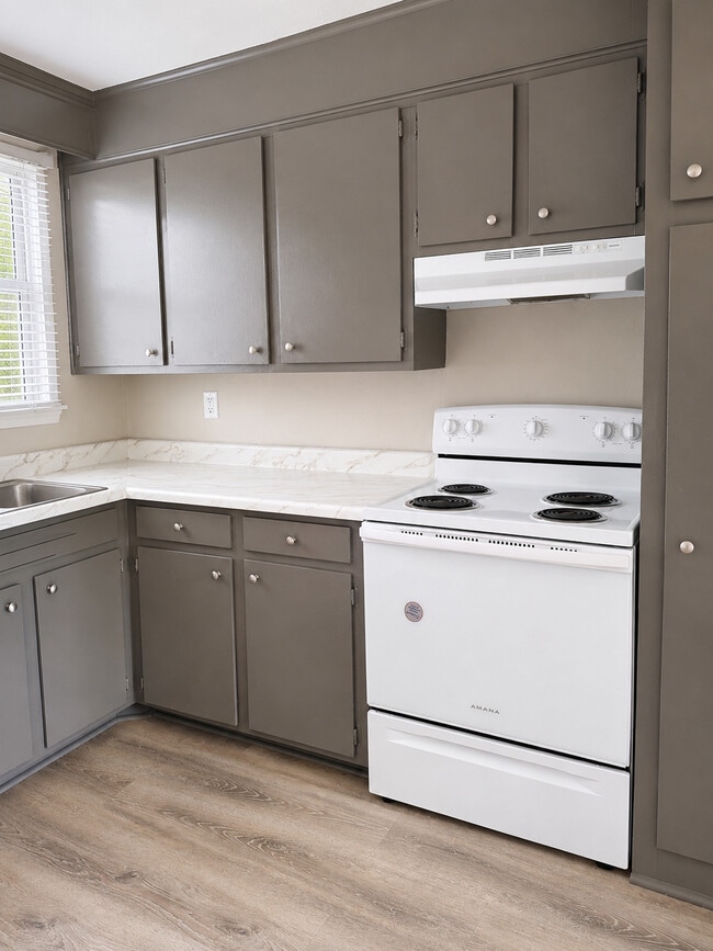 Building Photo - Oak Manor Apartments