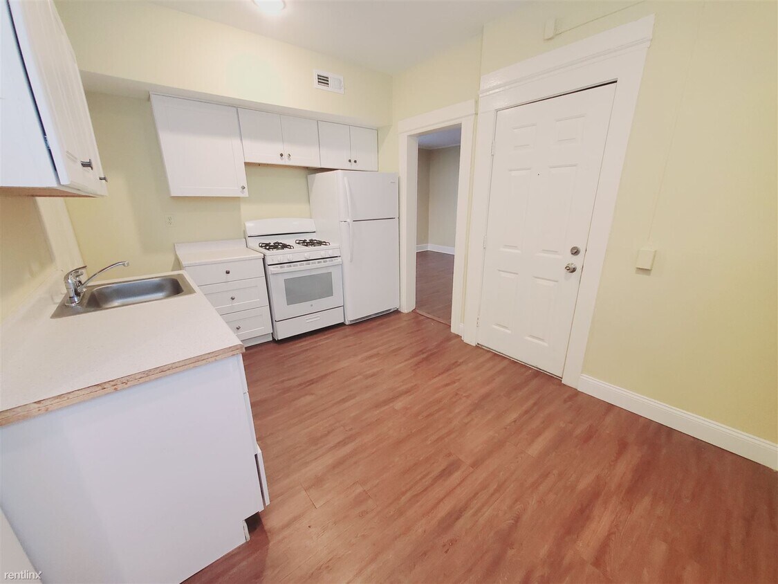 Building Photo - 1 br, 1 bath Condo - 174 Logan St Unit 8