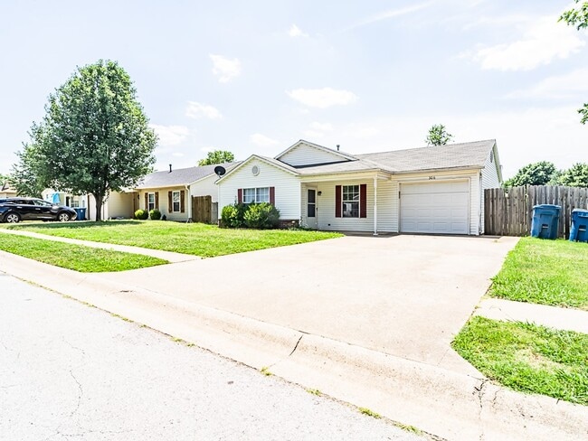Building Photo - 306 Parkcrest Dr