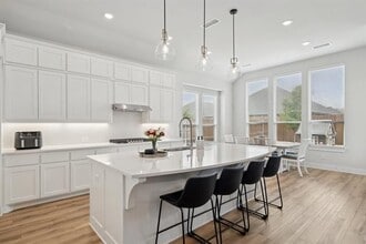 Building Photo - 453 Arcane St