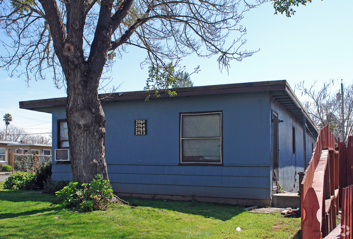 Building Photo - 2060-2088 15th Ave