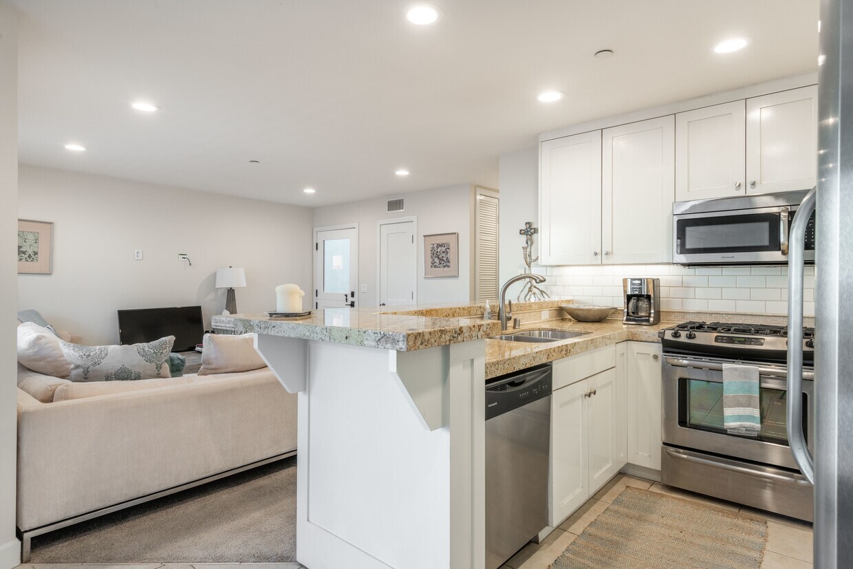 Kitchen Living - 334 18th Pl
