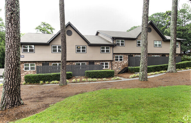 Building Photo - Hampton Hall Apartments