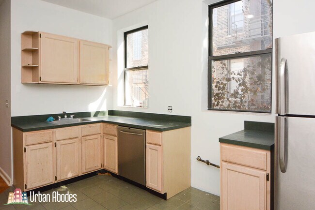 Building Photo - 2124 N Damen Ave