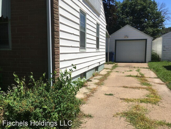 Building Photo - 2 br, 1 bath House - 228 Sherman