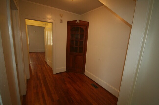 Building Photo - 1009 Golf