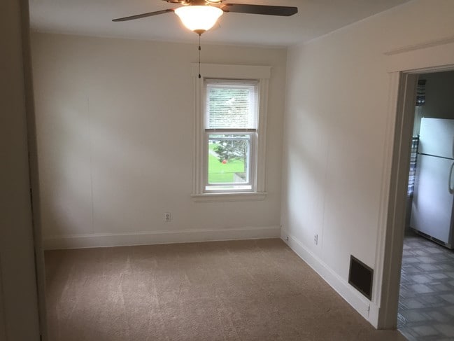 living room - 3323 Emerson Ave