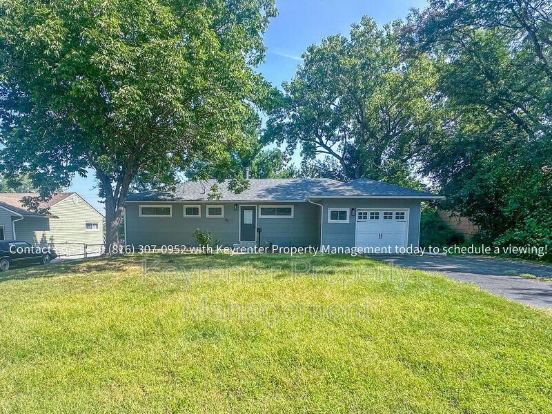 Foto principal - 211 SW McClendon Dr