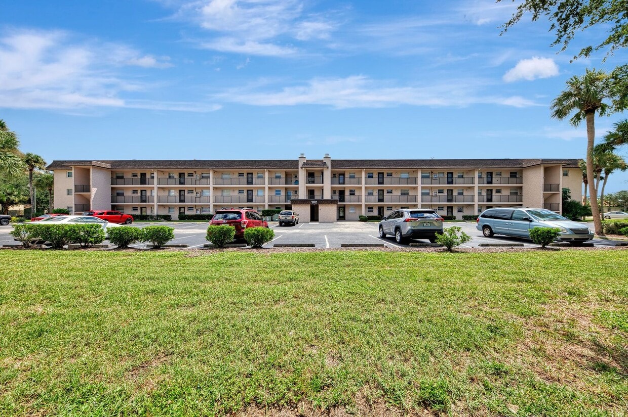 Primary Photo - BEAULTIFUL 1 BEDROOM, 1 BATHROOM CONDO LOC...