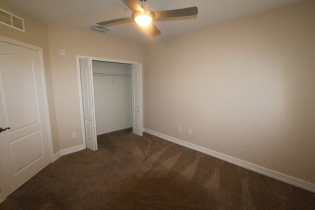 Building Photo - **2 Bed / 2 Bath**CENTRALLY LOCATED**BLUE ...