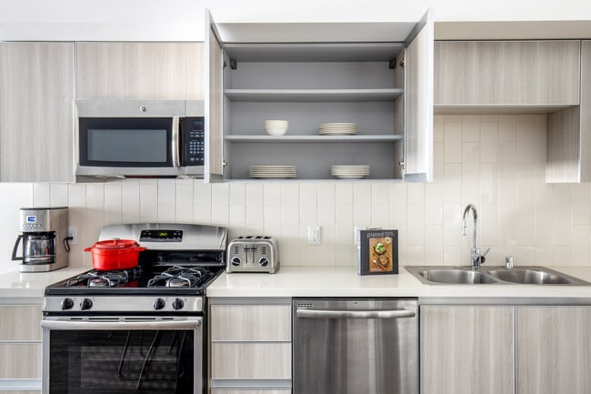 Building Photo - 409 Hayworth Ave