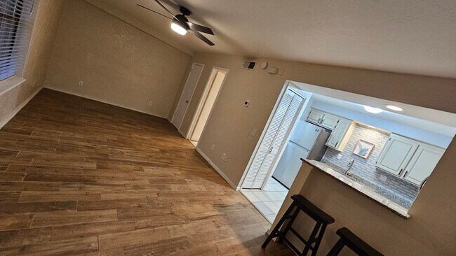 Foto del edificio - 11120 Stratford Dr