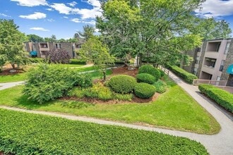 Building Photo - 52 Shrewsbury Green Dr