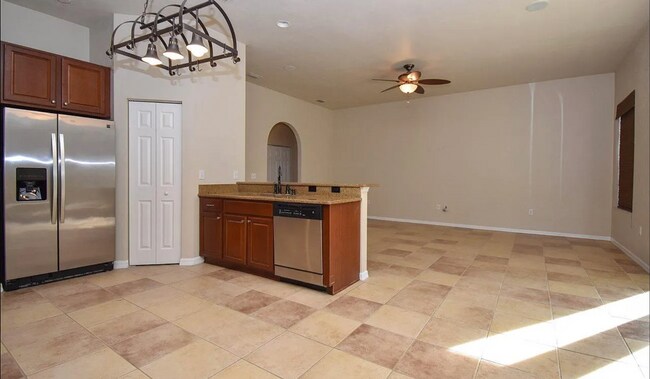 Building Photo - 4 Bedroom 3 Bathroom Home in Brookfield