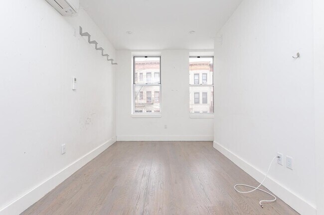 Building Photo - 824 Lexington Ave