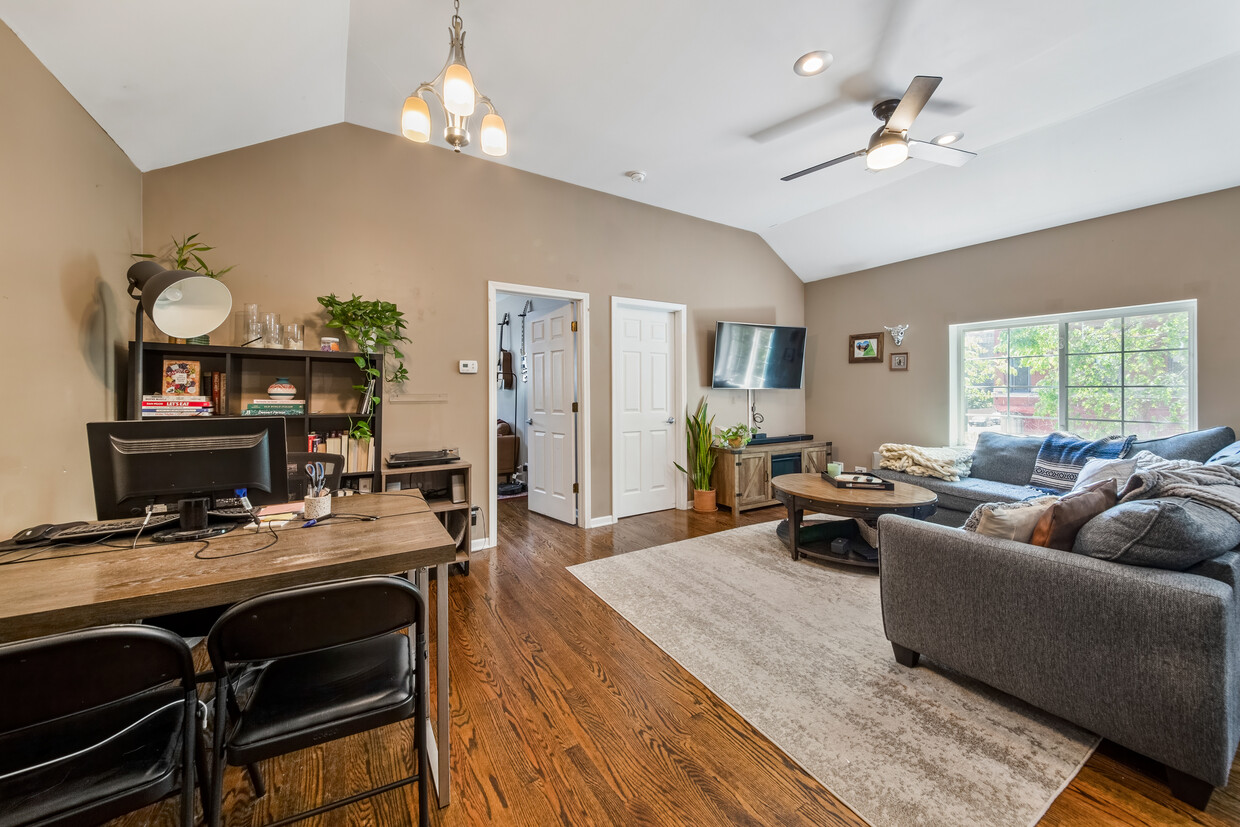 Foto principal - 700 N Noble St