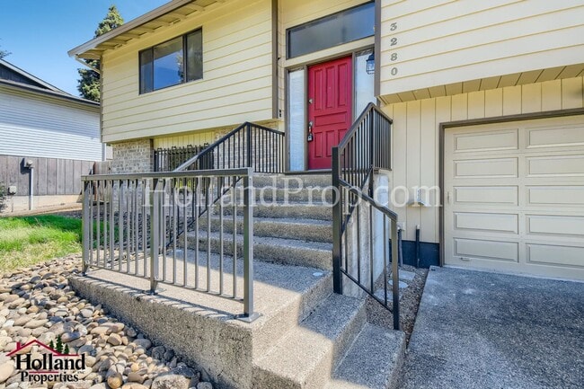 Building Photo - Very Spacious and Gorgeous Home in Milwauk...