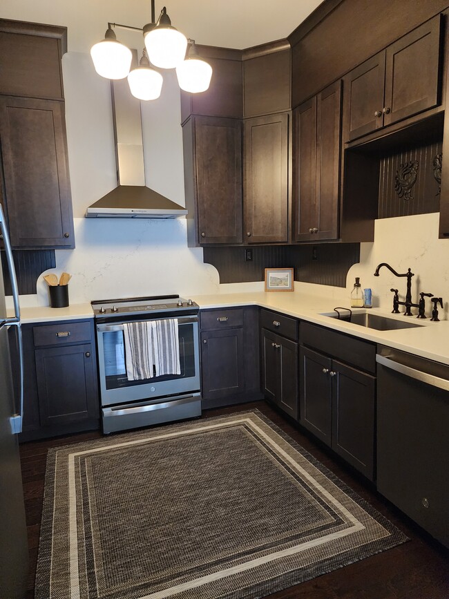 Foto del edificio - 432 E Main St