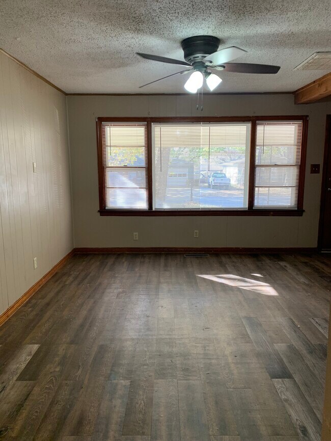 Building Photo - 1136 Shelden St