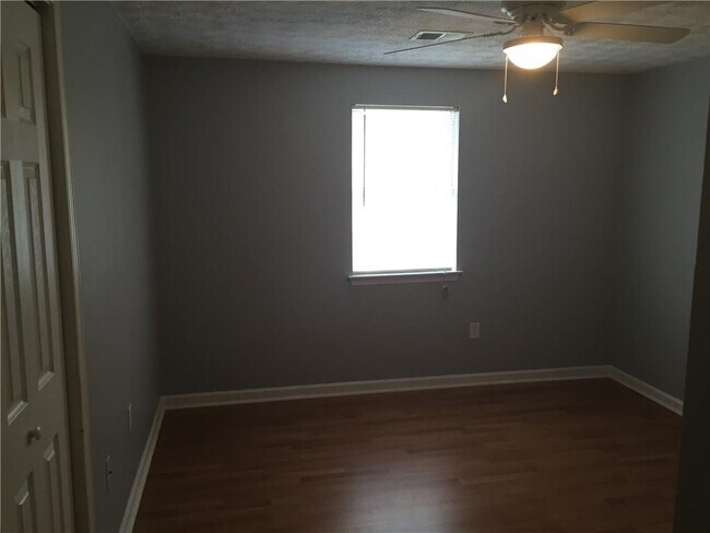 Building Photo - 2401 Leeward Ct
