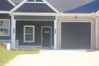 Building Photo - 539 NE Bellingham Dr