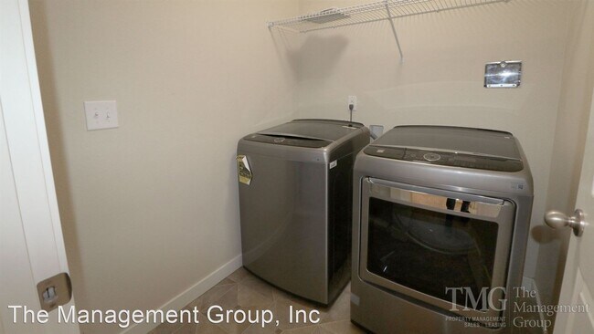 Building Photo - 3 br, 2.5 bath House - 7021 NE 61st Street