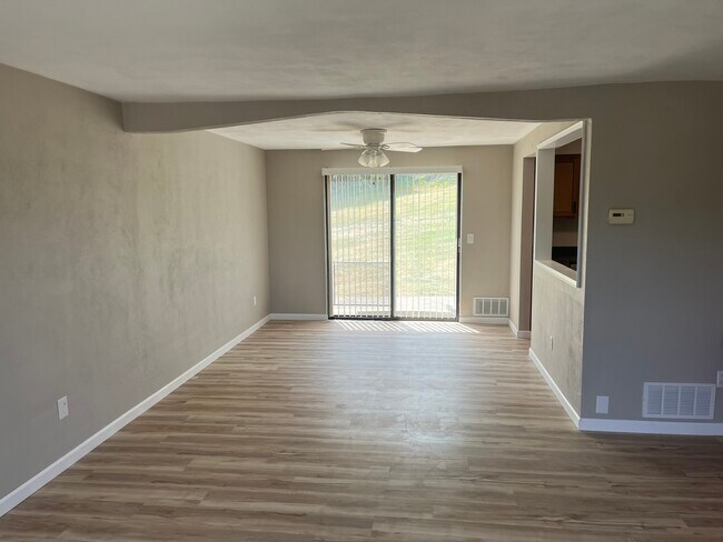 Dining Area with new ceiling fan. - 608 Sangree Rd House