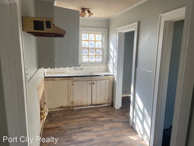 Building Photo - 2 br, 1 bath House - 115 E Olive St.