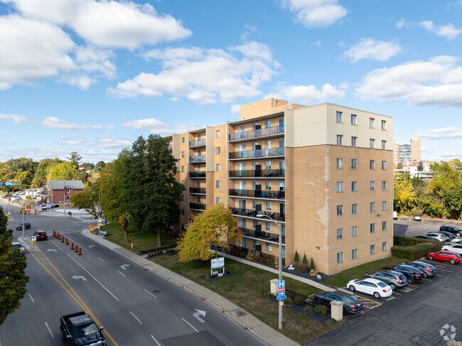 Building Photo - Brant Manor Residences