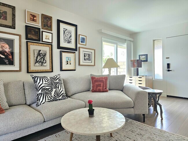 Foto del edificio - 1579 Sunflower Ct N