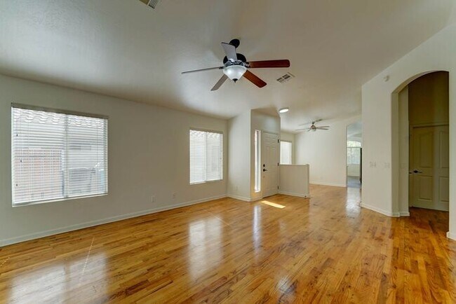 Foto del edificio - READY TO VIEW NOW! Stunning 3 Bed 2 Bath H...