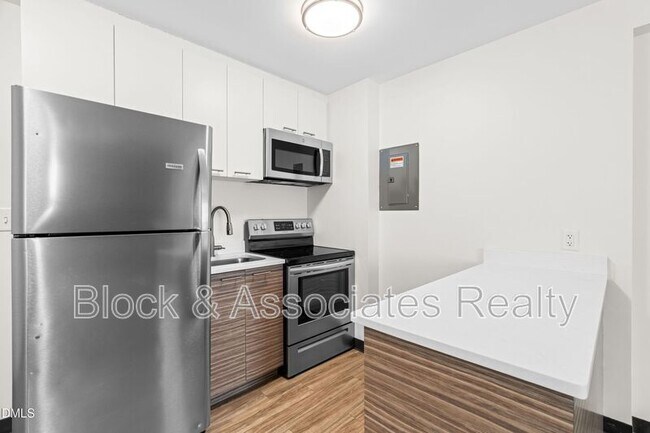 Foto del edificio - 5104 Hollyridge Dr