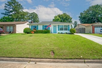 Building Photo - 2884 Bamberg Pl