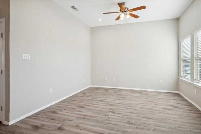 Foto del edificio - 516 Wood Dr