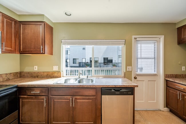 Building Photo - 3330 Via Alicante