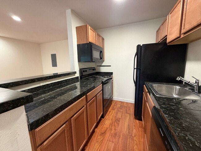Building Photo - 4109 Avondale Ave