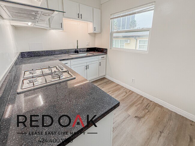 Foto del edificio - Spacious Studio with High Ceilings, Eat-In...