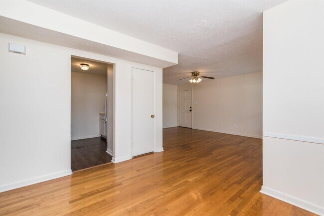 Building Photo - 1408 Bayou Ct