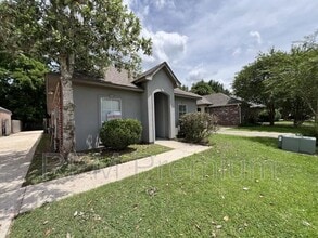 Building Photo - 5557 Arialo Dr