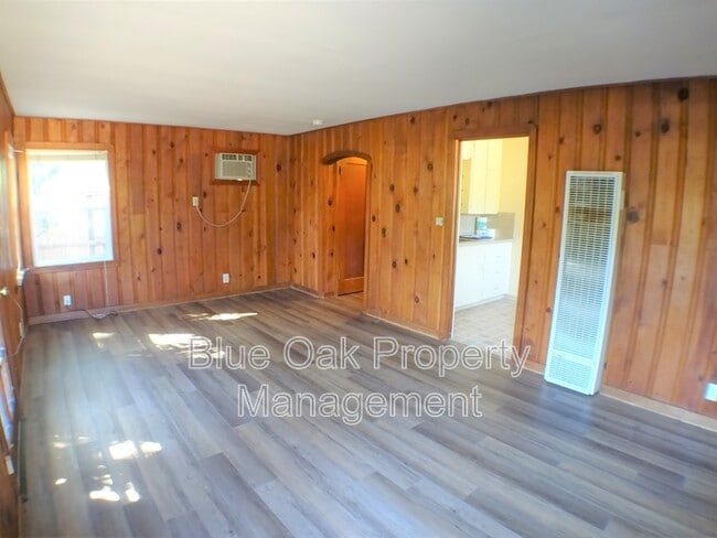 Foto del edificio - 1476 E 8th St