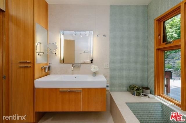 Primary Photo - 2 br, 2 bath House - 9616 Highland Gorge Dr
