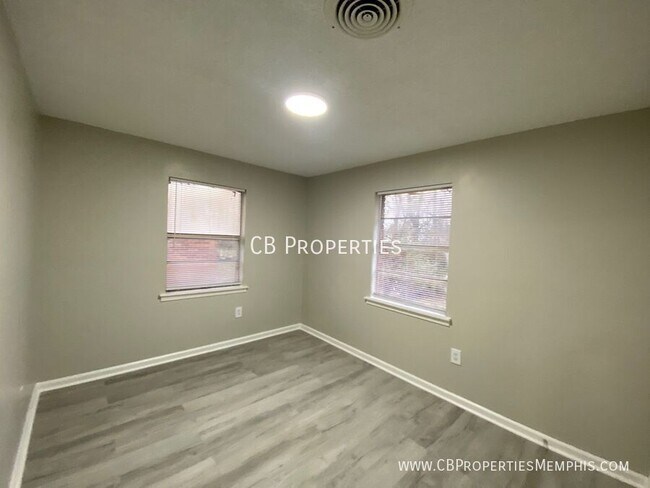 Building Photo - 1608 Oakwood St